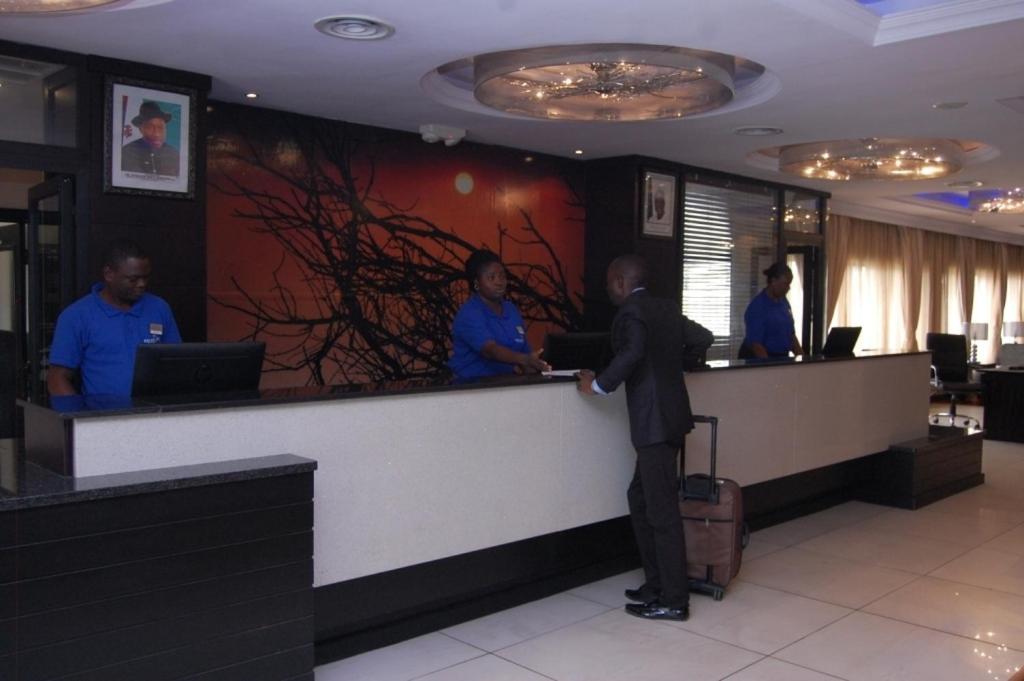 Owu Crown Hotel Ibadan Eksteriør bilde