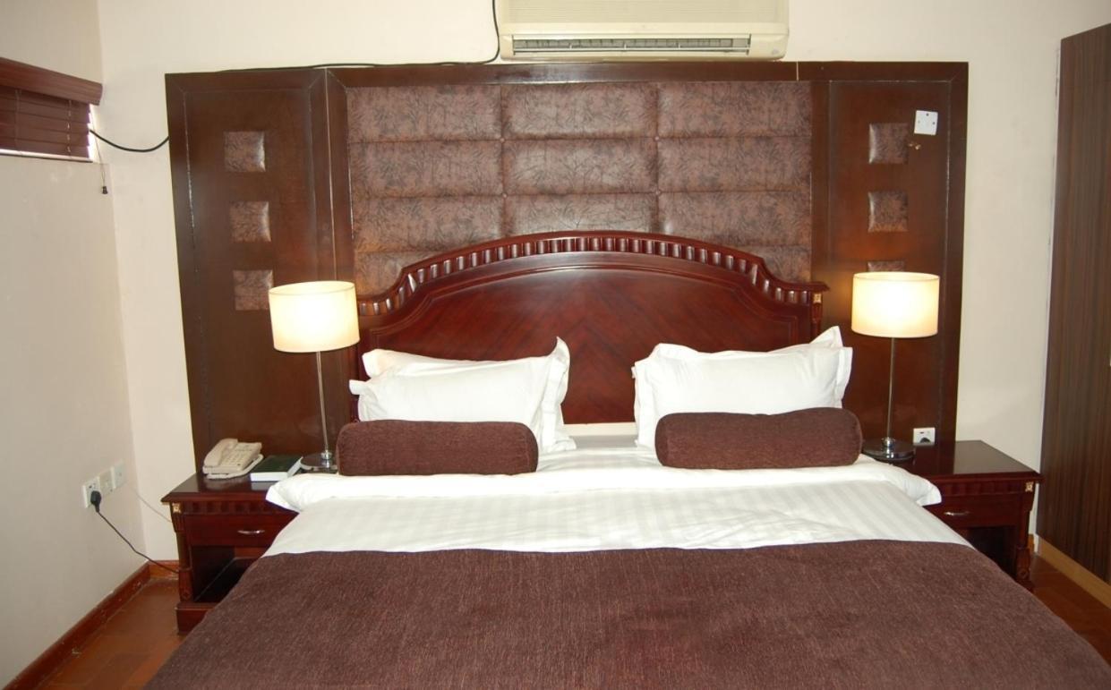 Owu Crown Hotel Ibadan Eksteriør bilde